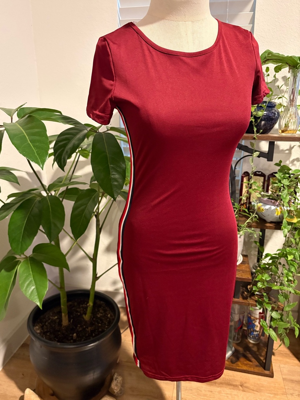 Burgundy Short Sleeve Fitted Side-Stripe Body Contouring Knit Dress Streetwear